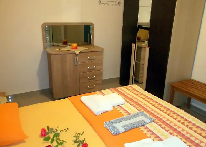 Nikos Appartement *
